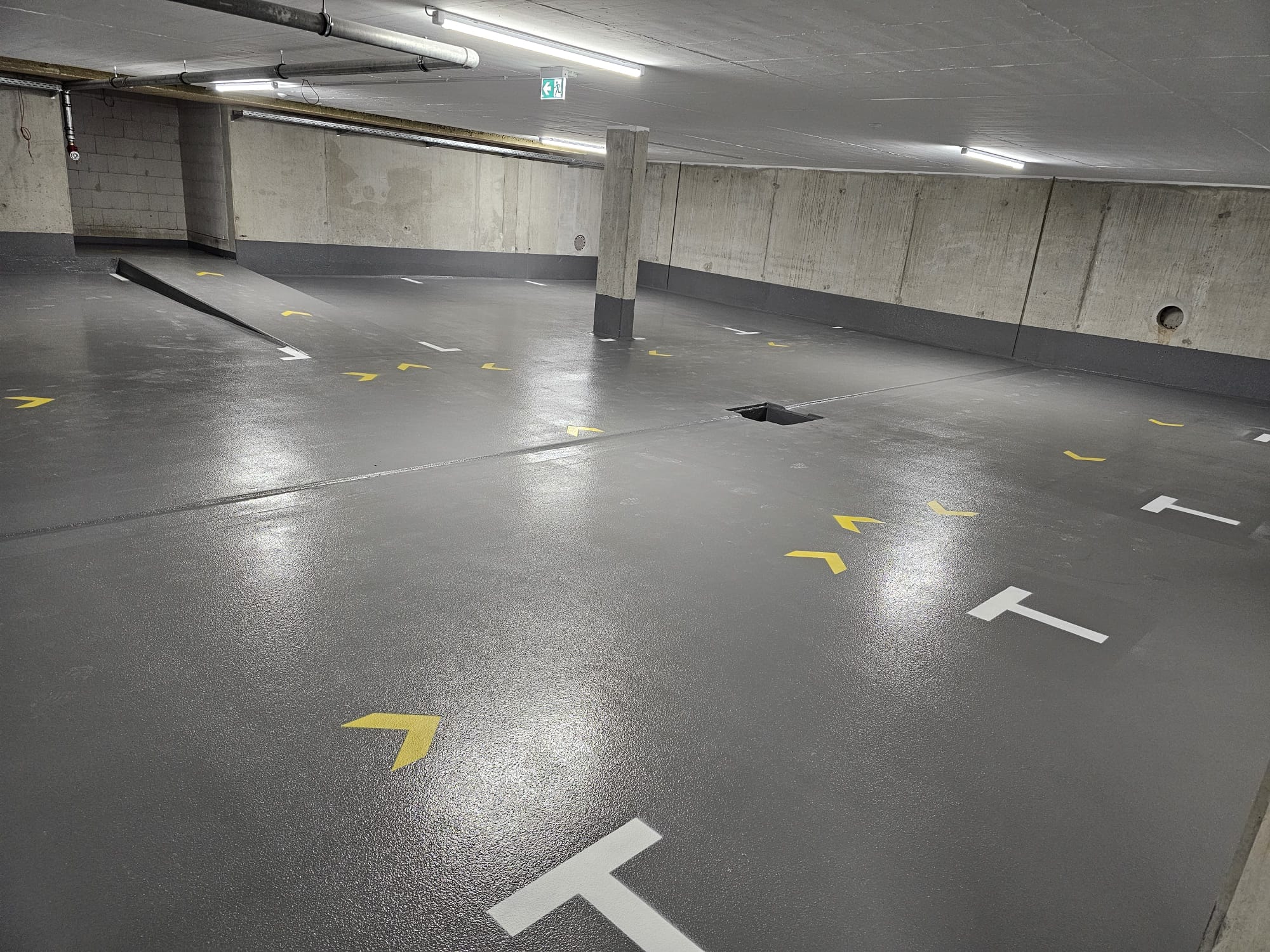 Objekt : Tiefgarage Wohnquartier  – DE 86391 Augsburg Leitershofen (Bayern ) Beschreibung: dampfdiffusionsoffene Beschichtung, OS8.15   Größe: 2.500 m2 Ausführung: 05_2025