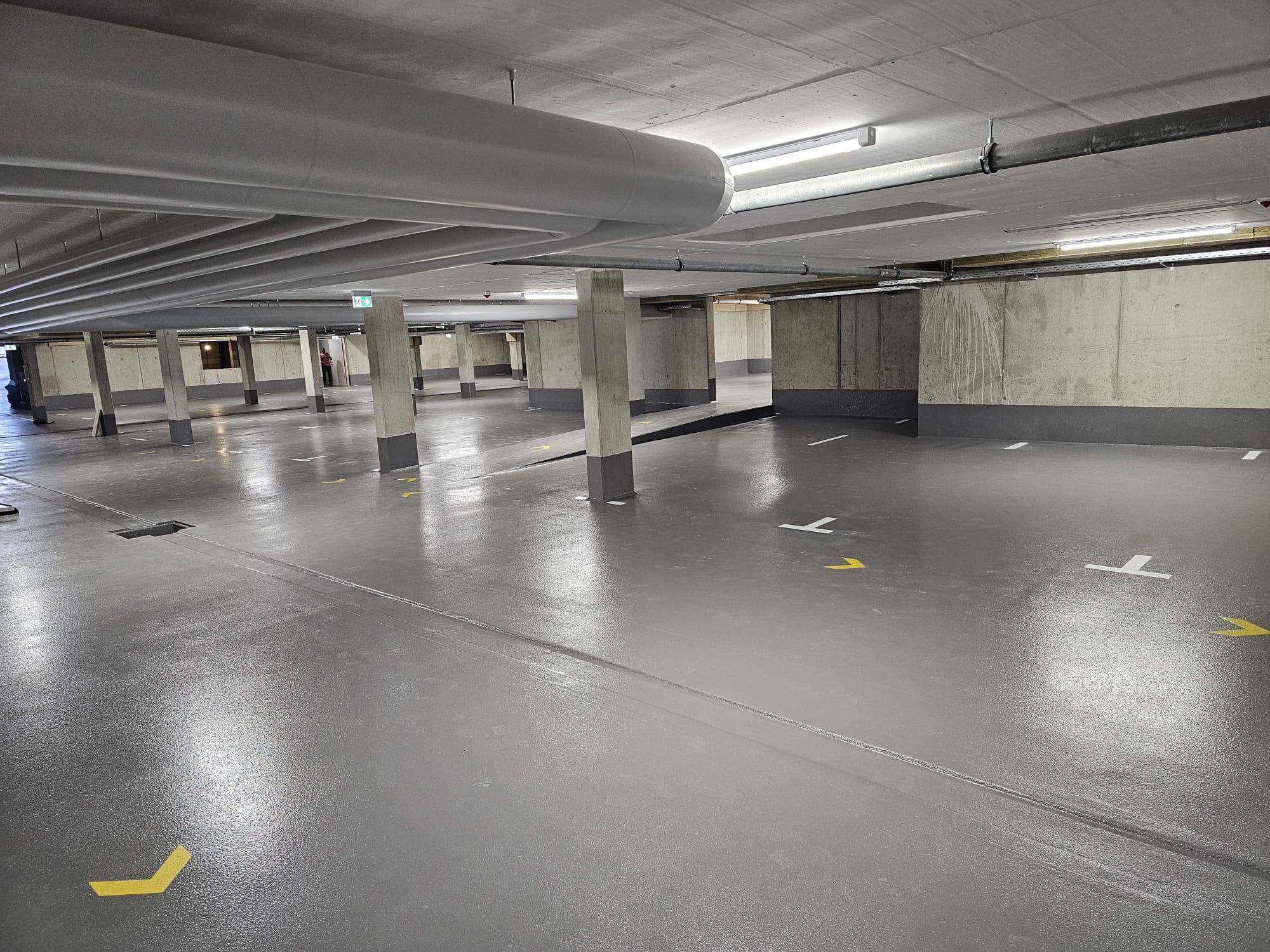 Objekt : Tiefgarage Wohnquartier  – DE 86391 Augsburg Leitershofen (Bayern ) Beschreibung: dampfdiffusionsoffene Beschichtung, OS8.15   Größe: 2.500 m2 Ausführung: 05_2025