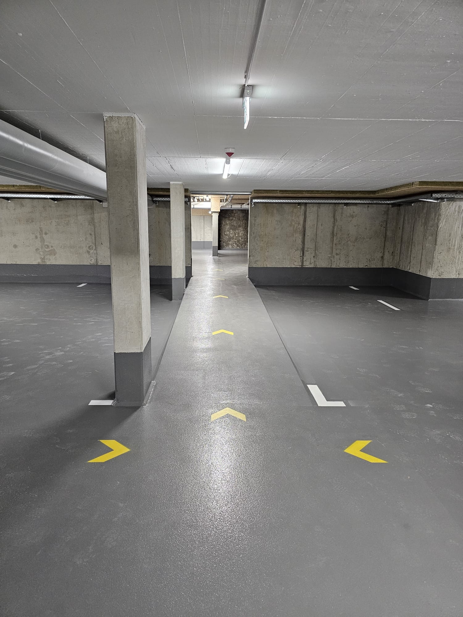 Objekt : Tiefgarage Wohnquartier  – DE 86391 Augsburg Leitershofen (Bayern ) Beschreibung: dampfdiffusionsoffene Beschichtung, OS8.15   Größe: 2.500 m2 Ausführung: 05_2025