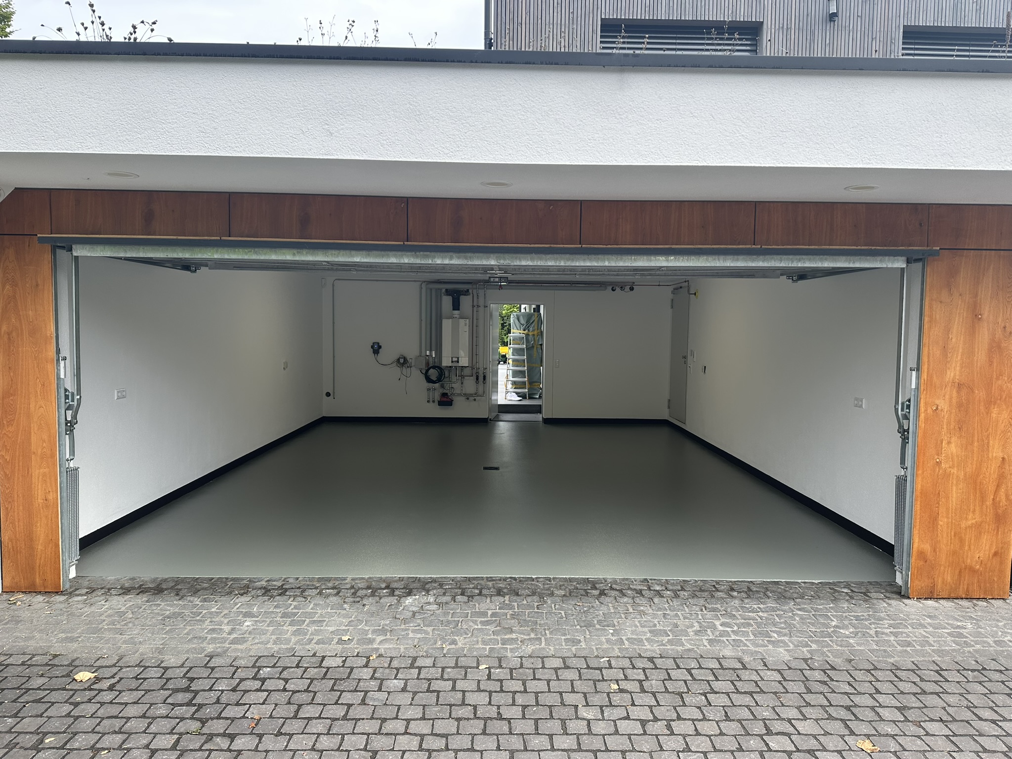 Objekt : EFH Doppelgarage – DE 86316 Friedberg (Bayern ) Beschreibung: Beschichtung Rutschhemmend R10  Größe: 48 m2  Ausführung: 05_2024