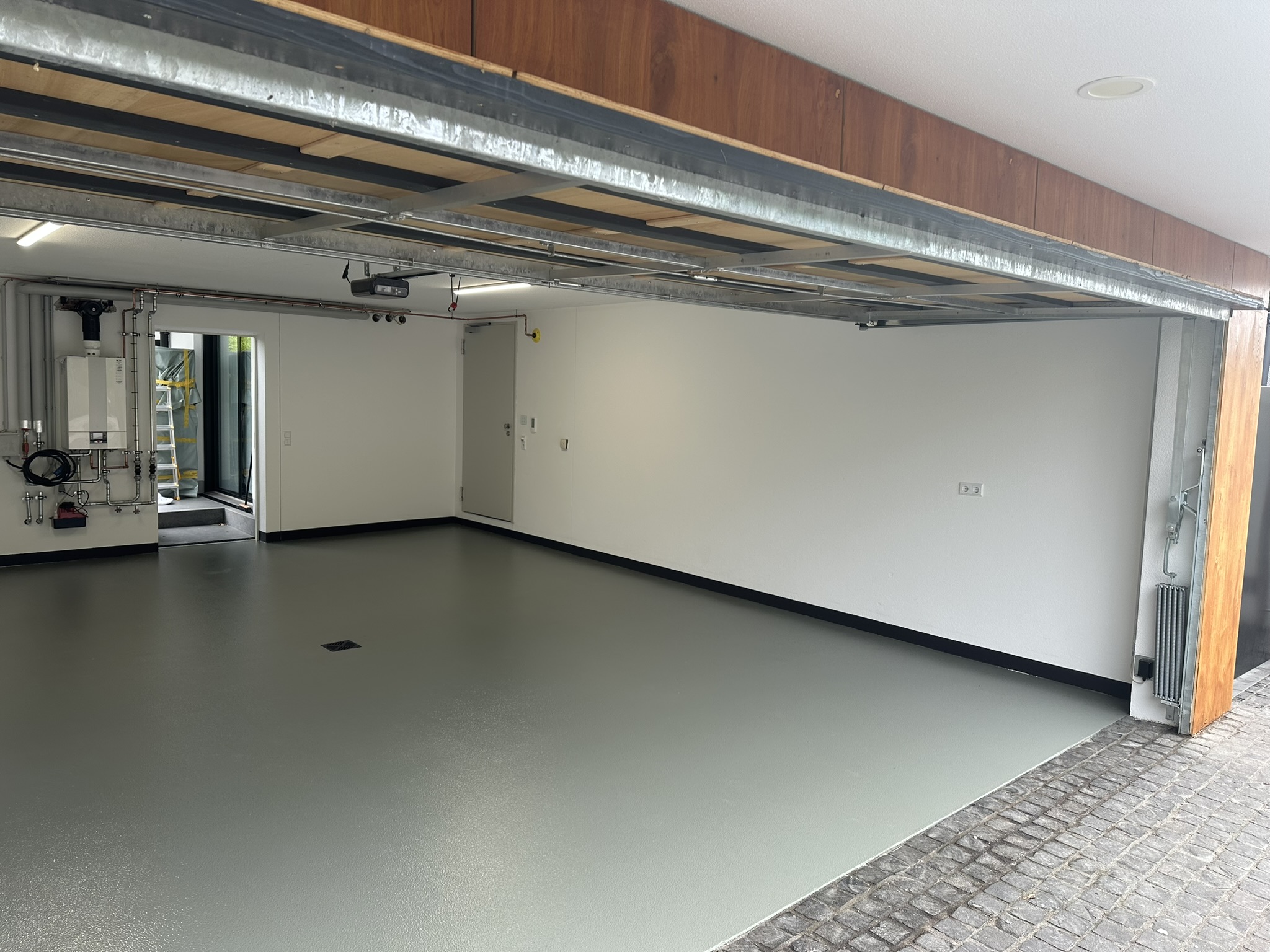 Objekt : EFH Doppelgarage – DE 86316 Friedberg (Bayern ) Beschreibung: Beschichtung Rutschhemmend R10  Größe: 48 m2  Ausführung: 05_2024