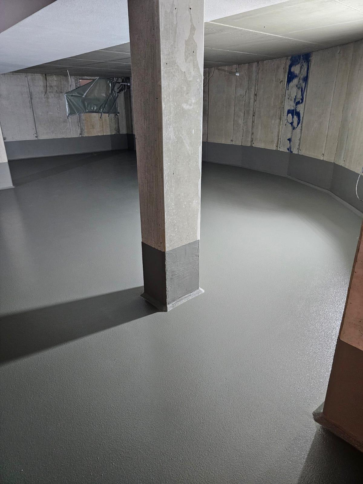 Objekt : Tiefgarage Wohnquartier – DE 86633 Neuburg a.d. Donau (Bayern ) Beschreibung: rissüberbrückende Beschichtung OS11b, rutschhemmend R11 Größe: 500 m2  Ausführung: 05_2024