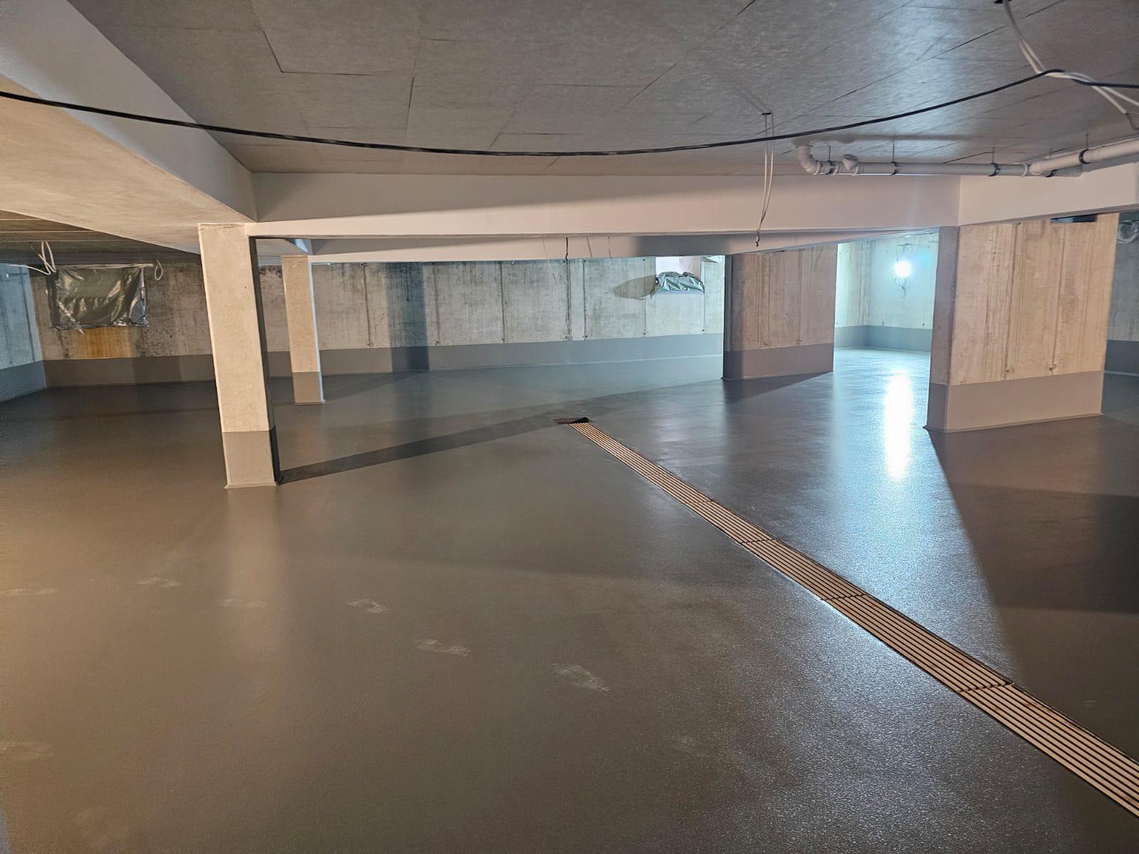 Objekt : Tiefgarage Wohnquartier – DE 86633 Neuburg a.d. Donau (Bayern ) Beschreibung: rissüberbrückende Beschichtung OS11b, rutschhemmend R11 Größe: 500 m2  Ausführung: 05_2024